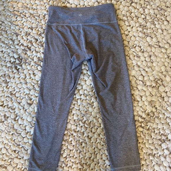 Lululemon crop leggings - Picture 2 of 3
